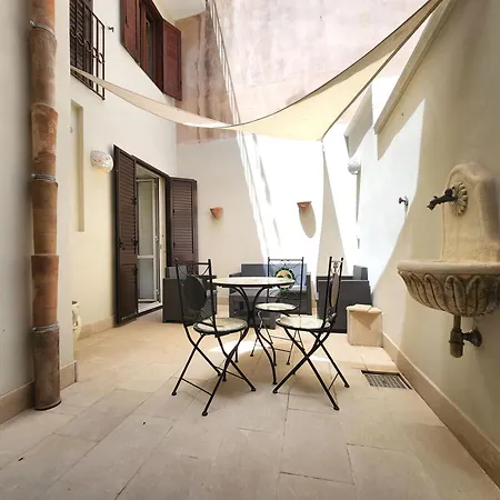 Il Cortile Di Dioniso * Syrakus